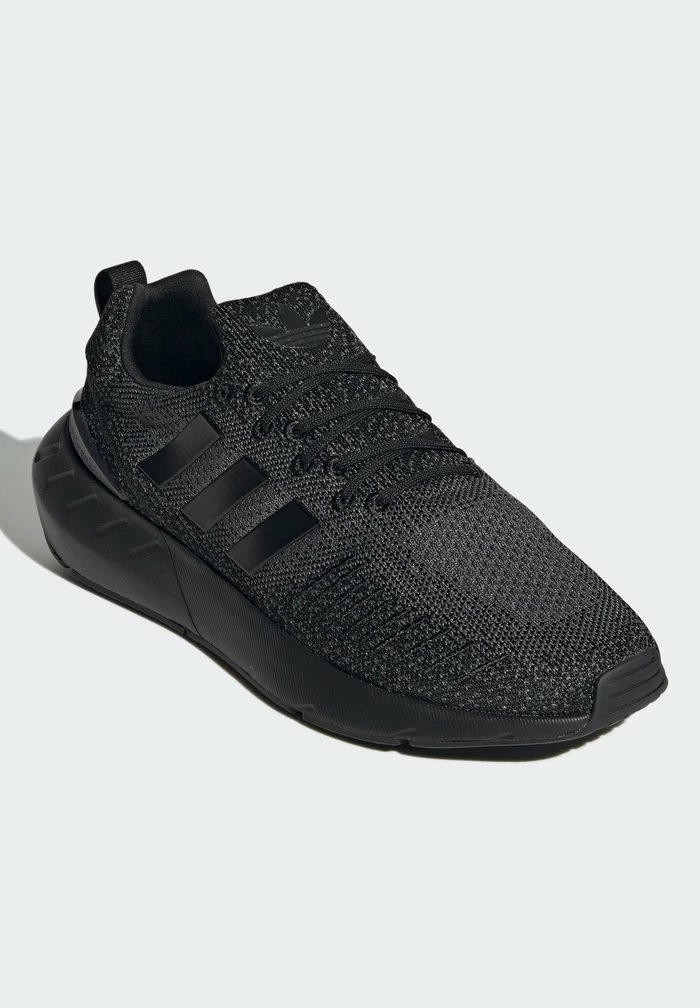 Adidas Originals SWIFT RUN 22 UNISEX - Trainers - Black 2 Adidas Originals SWIFT RUN 22 UNISEX - Trainers - Black - Image 2