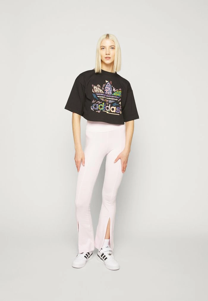 Adidas Originals LOVEUNI CROP - Print T-shirt - Black/multicolor 2 Adidas Originals LOVEUNI CROP - Print T-shirt - Black/multicolor - Image 2