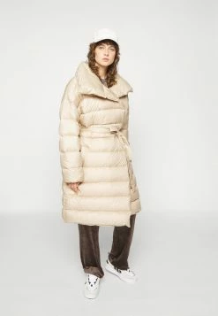 Adidas Originals FASHION - Down Coat - Beige -Adidas Originals Shop 08980515b49e4f6b91f83ea04fe67f6c