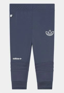 Adidas Originals TRACKSUIT UNISEX - Tracksuit - Clear Sky/shadow Navy -Adidas Originals Shop 0f4b7432431f4cc5b88d89c45a718da4