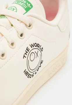 Adidas Originals STAN SMITH UNISEX - Trainers - White -Adidas Originals Shop 133e7bbb36c64d77b4fe806178916881