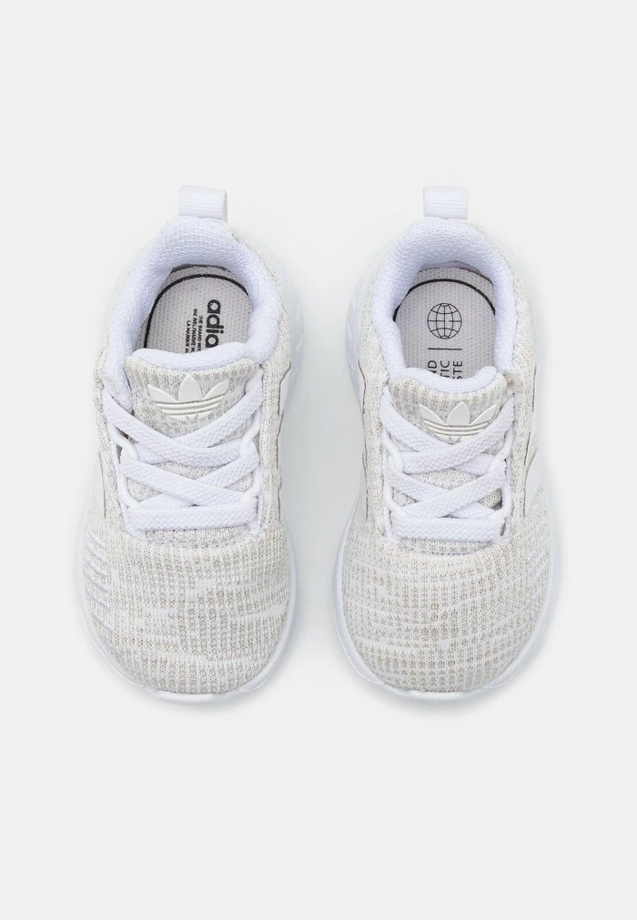 Adidas Originals SWIFT RUN 22 UNISEX - Trainers - Footwear White/grey One/core Black 4 Adidas Originals SWIFT RUN 22 UNISEX - Trainers - Footwear White/grey One/core Black - Image 4