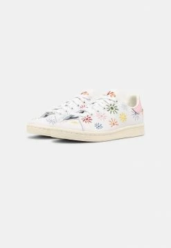 Adidas Originals STAN SMITH PRIDE UNISEX - Trainers - White/true Pink/off White -Adidas Originals Shop 13b605703a1d45d595f2fbb4923aa18b