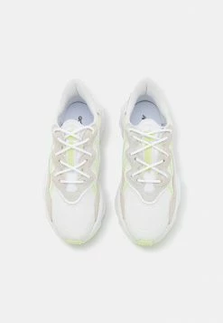 Adidas Originals OZWEEGO - Trainers - White -Adidas Originals Shop 13c24e74c25b45849e8800087487cffd