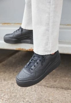 Adidas Originals FORUM BOLD - Trainers - Core Black/footwear White -Adidas Originals Shop 15f0c0571ca74b0595f76e3bd3859802