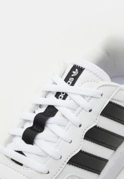 Adidas Originals COURT REFIT UNISEX - Trainers - Footwear White/grey Two/core Black -Adidas Originals Shop 17d9f92a22144500925ea31650733d09