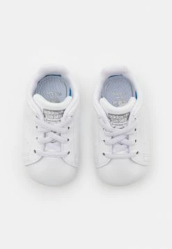 Adidas Originals STAN SMITH CRIB UNISEX - First Shoes - Footwear White/silver Metallic -Adidas Originals Shop 191b8507ccd443f6a41fee00f7fb9eec