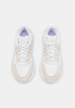 Adidas Originals ZX 22 UNISEX - Trainers - Footwear White/crystal White -Adidas Originals Shop 19ab7dfabe564efba802755c3cb7cf8e