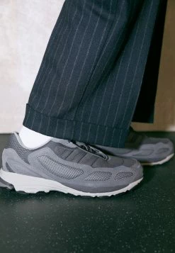 Adidas Originals SHADOWTURF UNISEX - Trainers - Grey Four/grey Three/grey Five -Adidas Originals Shop 1a166efd03654e9aa2e48d2c0fb156fc