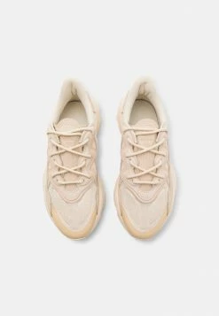 Adidas Originals OZWEEGO - Trainers - Ecru Tint/halo Blush -Adidas Originals Shop 1a983f2efa4e4cb3bce47f6d4de17c42