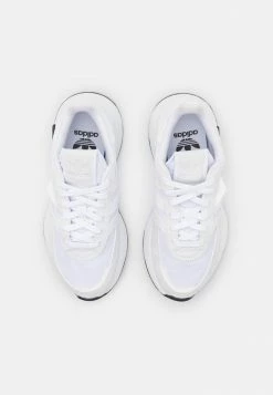 Adidas Originals RETROPY F2 UNISEX - Trainers - Footwear White/core Black -Adidas Originals Shop 1bff16a1d25f4b9cb2657b1eeec4f742