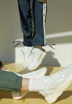 Adidas Originals OZELIA UNISEX - Trainers - White 14 Adidas Originals OZELIA UNISEX - Trainers - White -Adidas Originals Shop 20fa9486965f4f87a23439215e562ad7