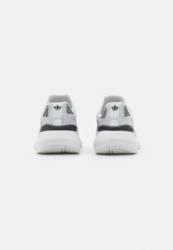 Adidas Originals SWIFT RUN 22 - Trainers - Crystal White/core Black/grey Two 9 Adidas Originals SWIFT RUN 22 - Trainers - Crystal White/core Black/grey Two -Adidas Originals Shop 24728ef018964c49a6771ed43a0f9091