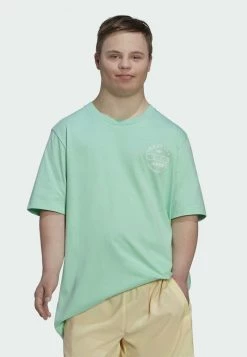Adidas Originals CLUB LOGO TEE - Print T-shirt - Green -Adidas Originals Shop 296c1be9ce1348bab26a21e05b614f37
