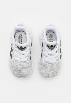 Adidas Originals SWIFT RUN 22 UNISEX - Trainers - Footwear White/core Black/grey Two 9 Adidas Originals SWIFT RUN 22 UNISEX - Trainers - Footwear White/core Black/grey Two -Adidas Originals Shop 2af93781a4a748129242c1a4cacbe58a