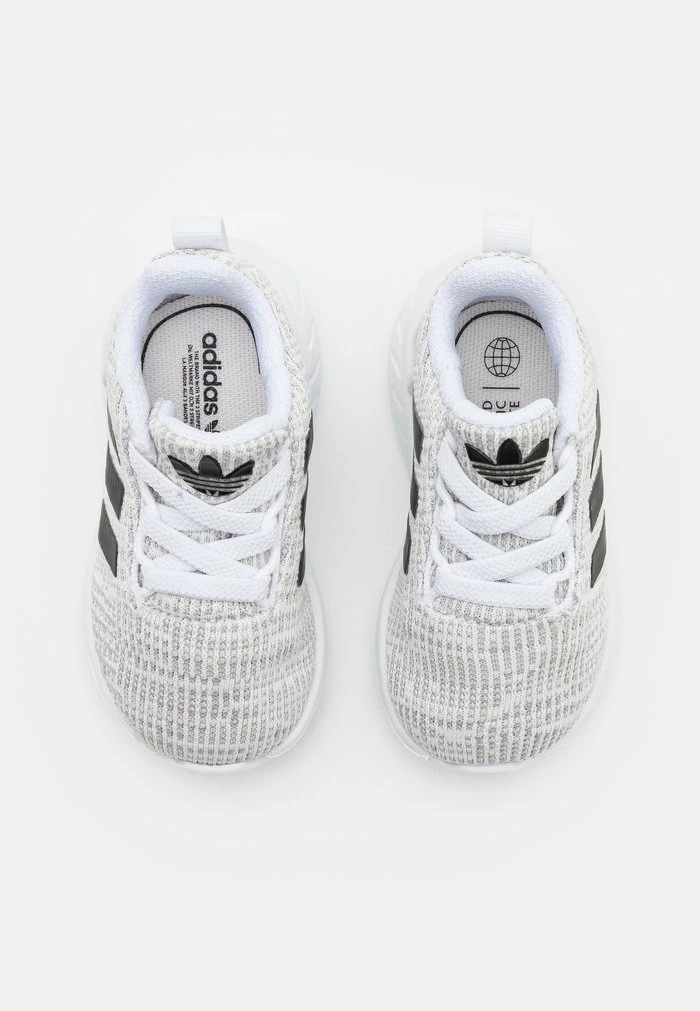 Adidas Originals SWIFT RUN 22 UNISEX - Trainers - Footwear White/core Black/grey Two 4 Adidas Originals SWIFT RUN 22 UNISEX - Trainers - Footwear White/core Black/grey Two - Image 4