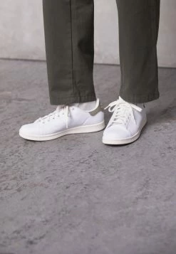 Adidas Originals STAN SMITH UNISEX - Trainers - Footwear White/cloud White/orbit Green -Adidas Originals Shop 2da9a4b23a9d4dfeaf721e9531953285