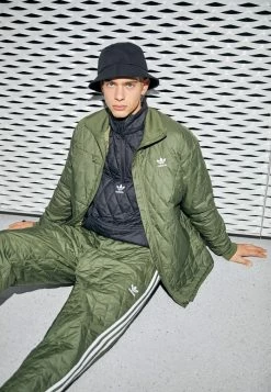 Adidas Originals QUILTED - Light Jacket - Focus Olive -Adidas Originals Shop 2e858666c81341b2a3ccd7090554b154