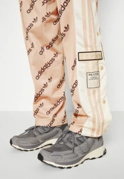 Adidas Originals BREAK - Tracksuit Bottoms - Halo Blush -Adidas Originals Shop 321428b8a307410fa341bfbbc561570e