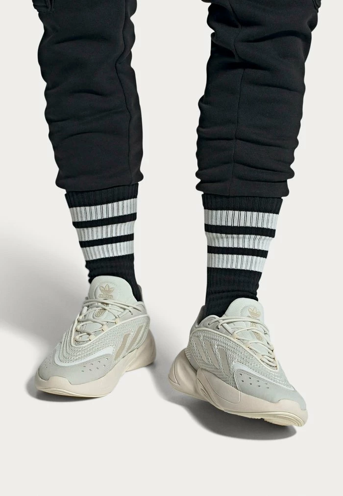 Adidas Originals OZELIA UNISEX - Trainers - White 3 Adidas Originals OZELIA UNISEX - Trainers - White - Image 3