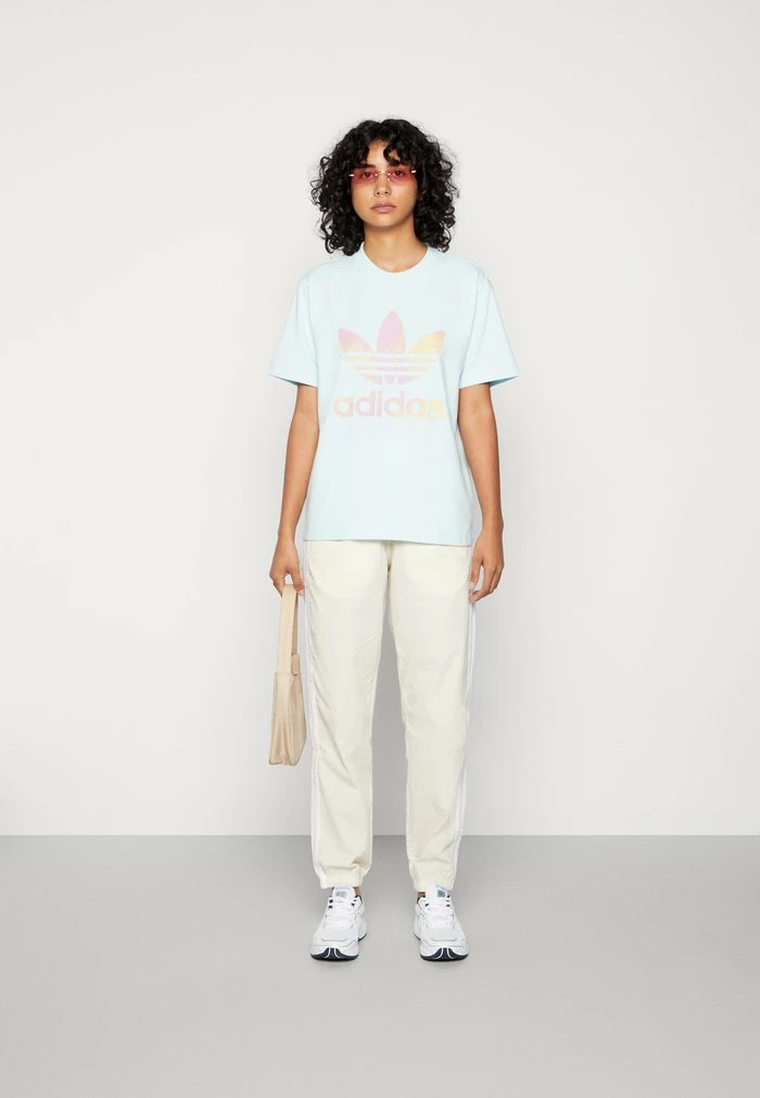 Adidas Originals TREFOIL TEE - Print T-shirt - Almost Blue 2 Adidas Originals TREFOIL TEE - Print T-shirt - Almost Blue - Image 2