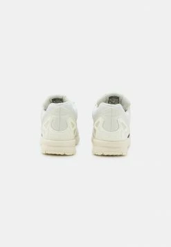 Adidas Originals ZX 8000 PARLEY UNISEX - Trainers - White -Adidas Originals Shop 34d8a106a3f142d4aec99f618c3a032a