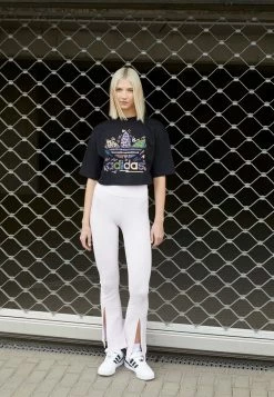 Adidas Originals LOVEUNI CROP - Print T-shirt - Black/multicolor