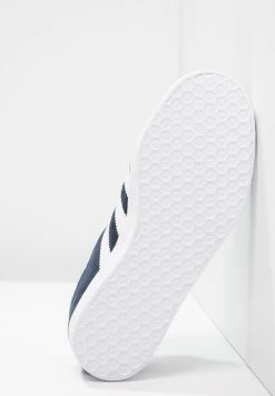 Adidas Originals GAZELLE - Trainers - Conavy/white/goldmt -Adidas Originals Shop 3778c23adef6403298b4c6b3508be7b8