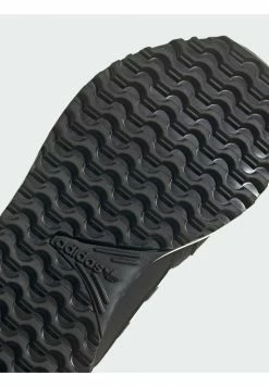 Adidas Originals Trainers - Black -Adidas Originals Shop 3ae5ce0bed1749f4bb3e8f051c3e3e8a