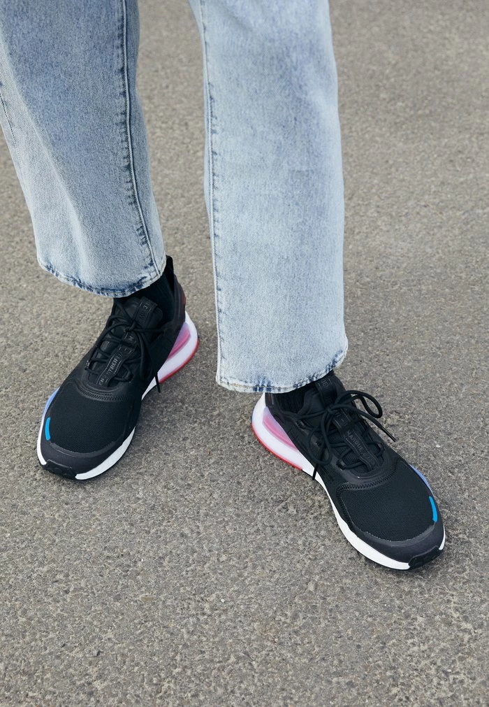 Adidas Originals NMD V3 - Trainers - Black 3 Adidas Originals NMD V3 - Trainers - Black - Image 3