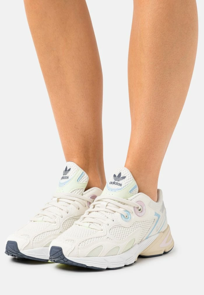 Adidas Originals ASTIR - Trainers - Off White/clear Sky 1 Adidas Originals ASTIR - Trainers - Off White/clear Sky