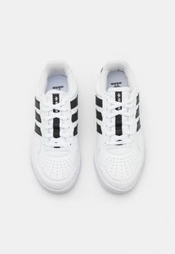 Adidas Originals COURT REFIT UNISEX - Trainers - Footwear White/grey Two/core Black -Adidas Originals Shop 42b8d36234e045f495d292734cddaf61