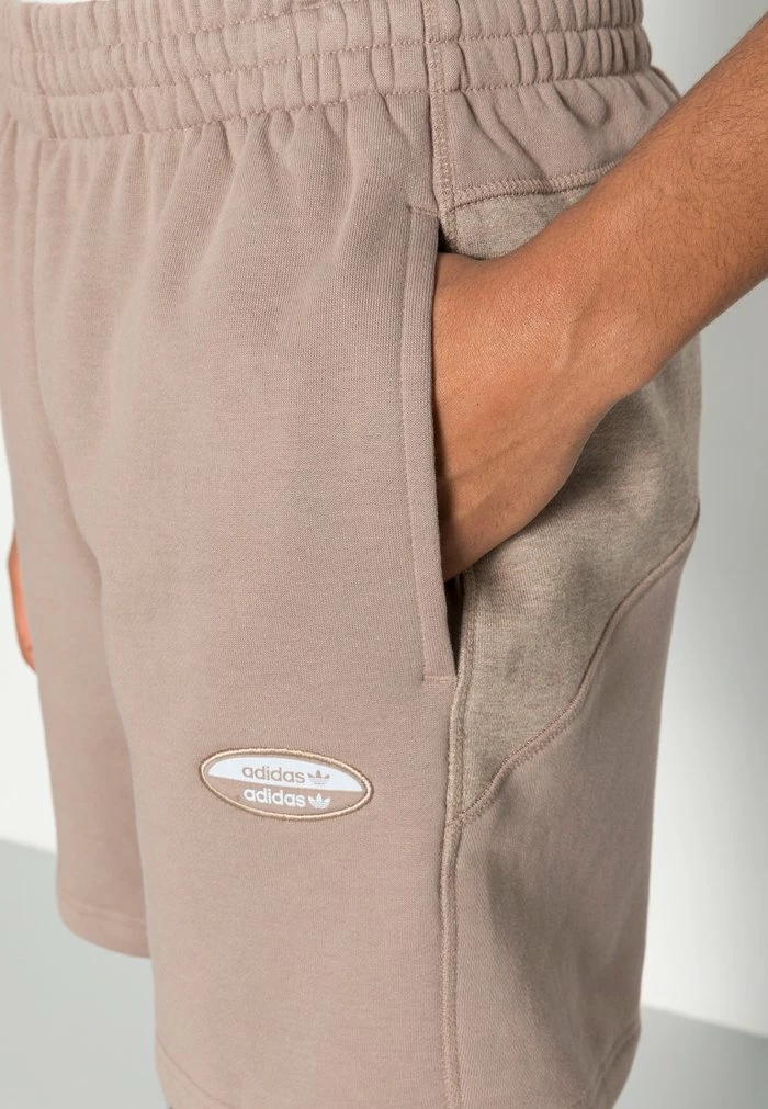 Adidas Originals ESSENT - Shorts - Chalky Brown 5 Adidas Originals ESSENT - Shorts - Chalky Brown - Image 5