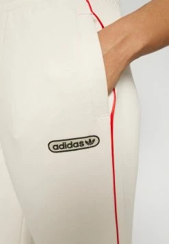 Adidas Originals ADIDAS RETRO LUXURY PANTS - Tracksuit Bottoms - White 17 Adidas Originals ADIDAS RETRO LUXURY PANTS - Tracksuit Bottoms - White -Adidas Originals Shop 44a47546b53d4832a751587dd2521a71