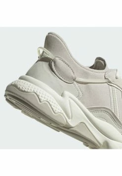 Adidas Originals OZWEEGO - Trainers - White -Adidas Originals Shop 45898e730728489781604c201006dc39