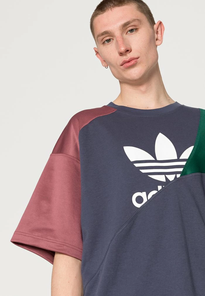 Adidas Originals TEE UNISEX - Print T-shirt - Shadow Navy/quiet Crimson/collegiate Green 5 Adidas Originals TEE UNISEX - Print T-shirt - Shadow Navy/quiet Crimson/collegiate Green - Image 5