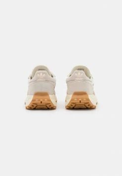 Adidas Originals RETROPY E5 - Trainers - Off White/bliss Orange/alumina -Adidas Originals Shop 4ef5ee35894b4a5e9c9fd56508237651