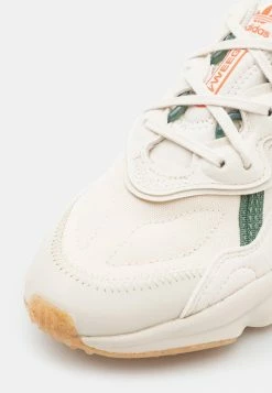 Adidas Originals OZWEEGO UNISEX - Trainers - Alumina/green Oxide -Adidas Originals Shop 4f109d1258d74c4d9fd9d06454ad32e2