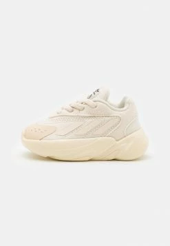 Adidas Originals OZELIA UNISEX - Trainers - Ecru Tint/core Black