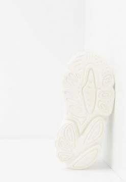 Adidas Originals OZWEEGO UNISEX - Trainers - Crystal White/footwear White/offwhite 12 Adidas Originals OZWEEGO UNISEX - Trainers - Crystal White/footwear White/offwhite -Adidas Originals Shop 51573636860e431eab07a6048cea60e2
