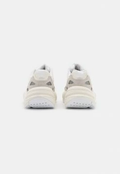 Adidas Originals ZX 22 BOOST - Trainers - Footwear White/cloud White -Adidas Originals Shop 52285b7df2744ed3b1ee64b0eecfeea8