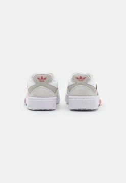 Adidas Originals COURTIC UNISEX - Trainers - Footwear White/red/grey One -Adidas Originals Shop 553b3de8aa2a4a29a610cd7eeae6373b