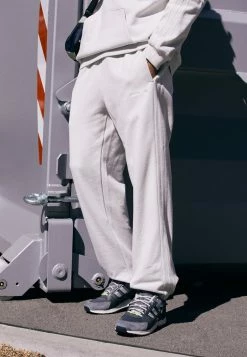 Adidas Originals ESS LOGO - Tracksuit Bottoms - Orbit Grey -Adidas Originals Shop 5834aee2b24d472085ceeb27f6adf59a