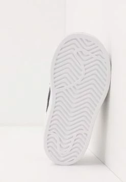 Adidas Originals SUPERSTAR - Trainers - Footwear White/core Black -Adidas Originals Shop 5977089c5c694e83a7b7fe80ec08c49f