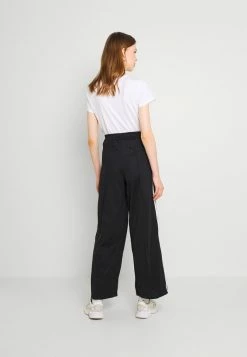 Adidas Originals TRACK PANTS - Tracksuit Bottoms - Black -Adidas Originals Shop 5bc43fc6663e4d178206292546d6e843