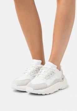 Adidas Originals ZX 22 BOOST - Trainers - Footwear White/cloud White