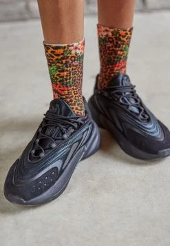 Adidas Originals OZELIA - Trainers - Core Black/carbon 10 Adidas Originals OZELIA - Trainers - Core Black/carbon -Adidas Originals Shop 5e2feb0eeeda4ca8a906b89255948fed