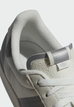 Adidas Originals SUPERSTAR - Trainers - White Tint/cloud White/silver Metallic -Adidas Originals Shop 62019c1f6eed47f3a725d36553371453