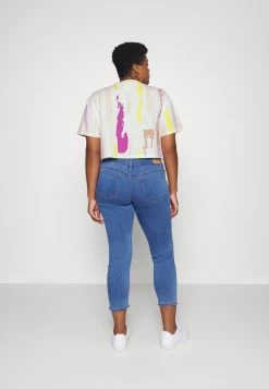 Adidas Originals THEBE MAGUGU CROPPED TEE - Print T-shirt - White/ecru -Adidas Originals Shop 63b0ab844e9e453f8f16d27aeae75984