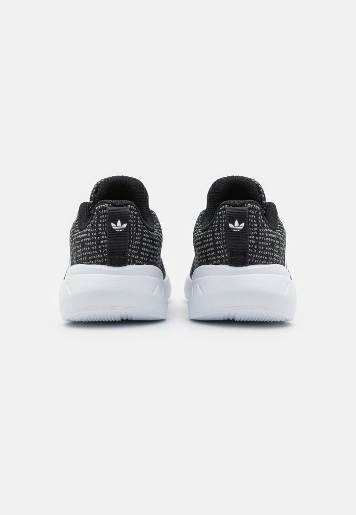Adidas Originals SWIFT RUN 22 UNISEX - Trainers - Core Black/footwear White/grey Five 3 Adidas Originals SWIFT RUN 22 UNISEX - Trainers - Core Black/footwear White/grey Five - Image 3